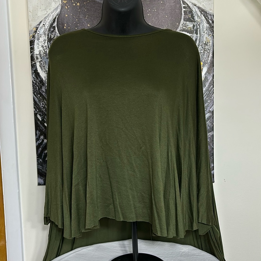 Ladies top from Akira Chicago excellent condition size M.